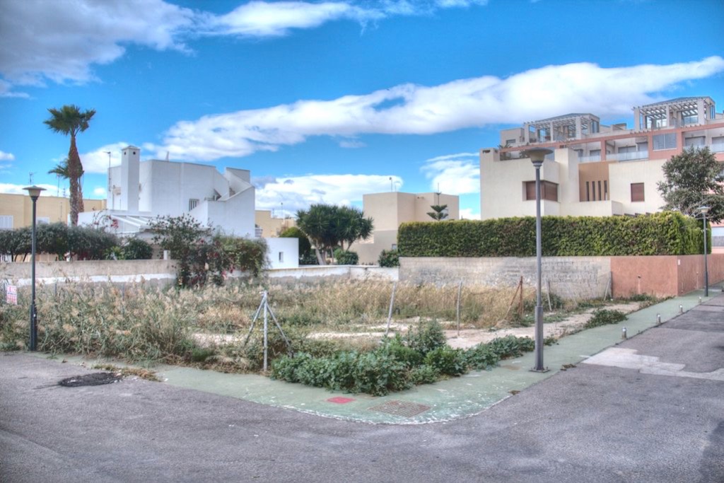 Parcela urbana en venta en Puerto Rey, Vera Playa – 350 m² con licencia para construir tu vivienda