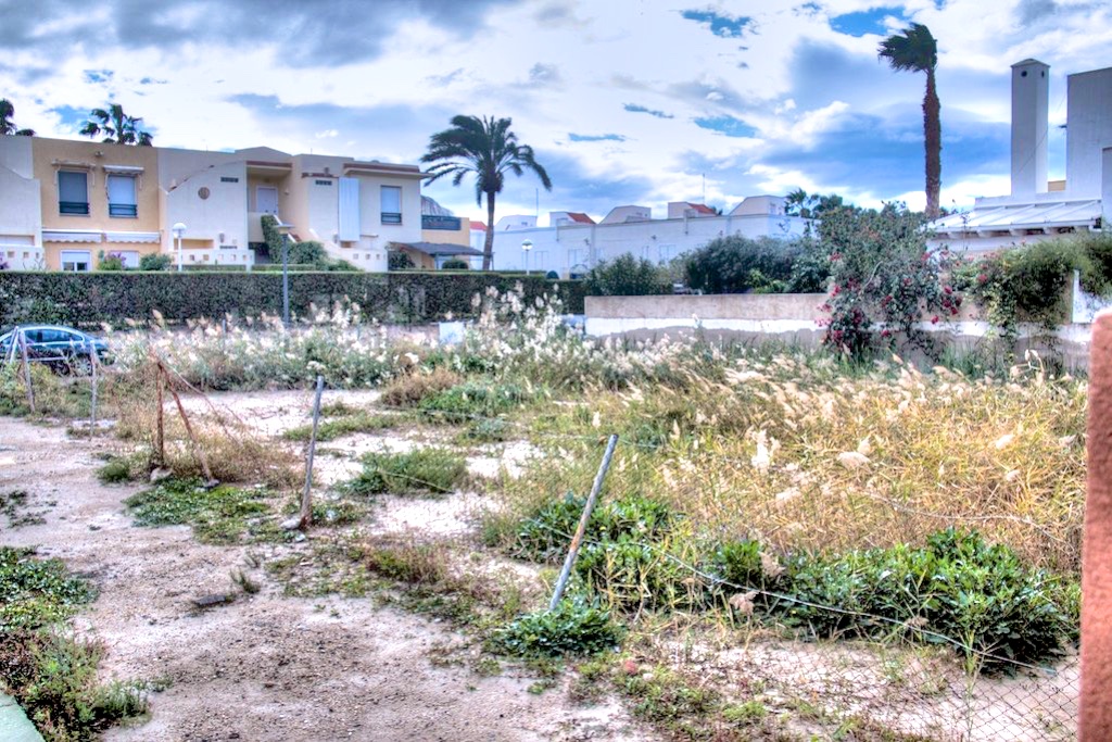 Parcela urbana en venta en Puerto Rey, Vera Playa – 350 m² con licencia para construir tu vivienda