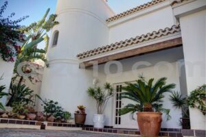 Exclusive Villa for Sale in Mojácar Playa – Prime Location Just 50 Meters from the Sea - imagen 3