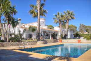 Exclusive Villa for Sale in Mojácar Playa – Prime Location Just 50 Meters from the Sea - imagen 1