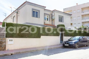Semi-detached house on the corner of Calle Chalupa de Garrucha - imagen 3