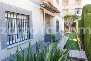 Semi-detached house on the corner of Calle Chalupa de Garrucha - imagen 5