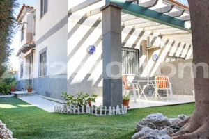 Semi-detached house on the corner of Calle Chalupa de Garrucha - imagen 6
