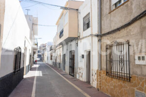 House for Sale in the Heart of Turre: Potential and Prime Location - imagen 2