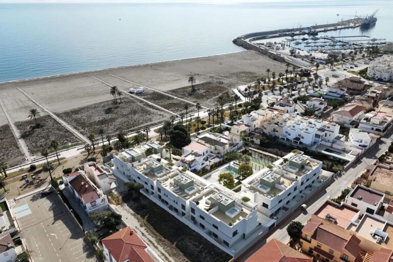 Ground Floor Apartment 3 Bedrooms with Terrace and Parking in Vera Playa, Almería