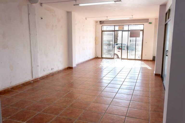 Alquiler local comercial en Paseo Malecón de Garrucha