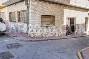 Commercial unit for sale, ideal for converting into a home - imagen 1