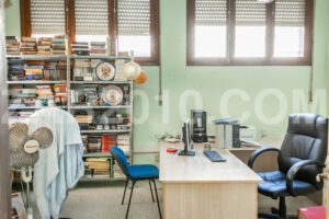 Commercial unit for sale, ideal for converting into a home - imagen 11