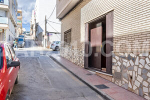 Commercial unit for sale, ideal for converting into a home - imagen 3
