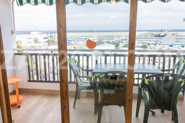 Magnífico Piso en Primera Línea en Garrucha – Vistas al Puerto y al Mar