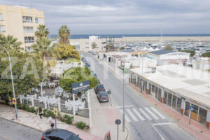 Magnífico Piso en Primera Línea en Garrucha – Vistas al Puerto y al Mar - imagen 9