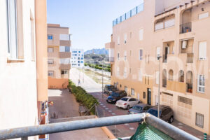 Bright and Spacious Apartment for Sale in the Heart of Garrucha, Almería - imagen 5
