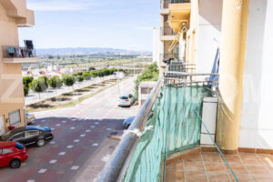 Bright and Spacious Apartment for Sale in the Heart of Garrucha, Almería - imagen 6