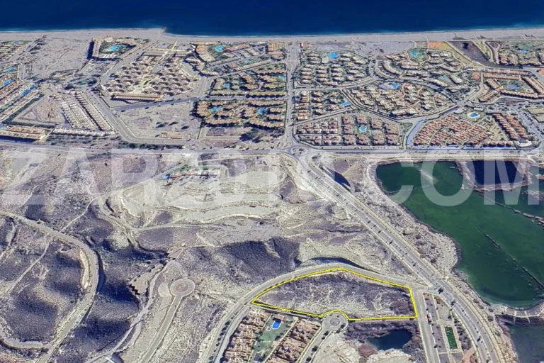 Suelo Urbano Consolidado en Venta en Vera, El Salar – Ideal para Desarrollo Residencial o Hotelero