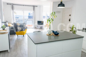 Renovated beachfront apartment with terrace and sea views in Garrucha - imagen 2