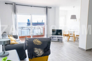 Renovated beachfront apartment with terrace and sea views in Garrucha - imagen 4
