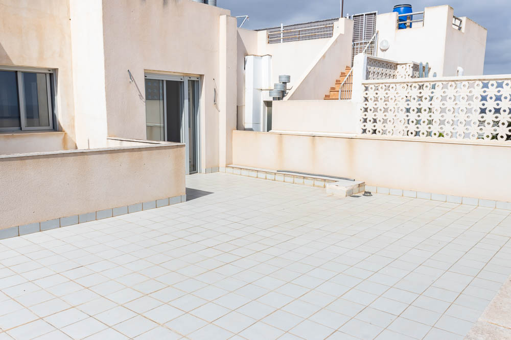 Ático exclusivo con terraza panorámica y vistas al mar en Garrucha