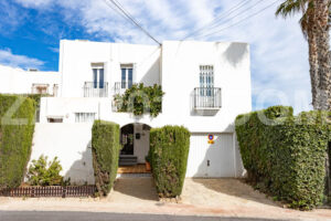 Exclusivo Chalet Adosado en Esquina a 150 m del Mar en la Mejor Zona de Mojácar - imagen 4