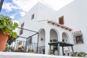 Magnífico Chalet Independiente en El Palmeral: Espacio, Vistas al Mar y un Sinfín de Posibilidades - imagen 4