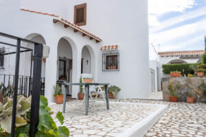 Magnífico Chalet Independiente en El Palmeral: Espacio, Vistas al Mar y un Sinfín de Posibilidades - imagen 5
