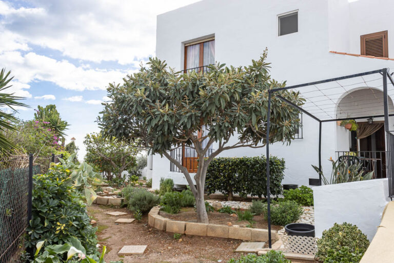 Detached Villa for Sale in Mojacar: Sea Views and Investment Potential