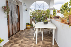 Magnífico Chalet Independiente en El Palmeral: Espacio, Vistas al Mar y un Sinfín de Posibilidades - imagen 8
