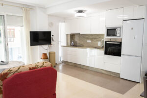 Spacious 3-Bedroom Apartment on Garrucha Calle Mayor with Parking & Terrace - imagen 2