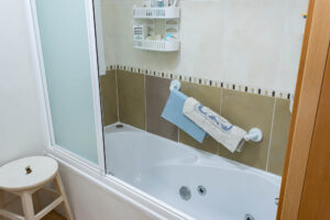 Spacious 3-Bedroom Apartment on Garrucha Calle Mayor with Parking & Terrace - imagen 22