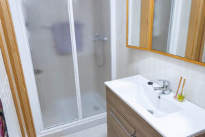 Spacious 3-Bedroom Apartment on Garrucha Calle Mayor with Parking & Terrace - imagen 27