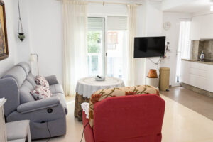 Spacious 3-Bedroom Apartment on Garrucha Calle Mayor with Parking & Terrace - imagen 3