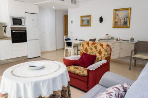 Spacious 3-Bedroom Apartment on Garrucha Calle Mayor with Parking & Terrace - imagen 4