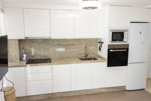 Spacious 3-Bedroom Apartment on Garrucha Calle Mayor with Parking & Terrace - imagen 6