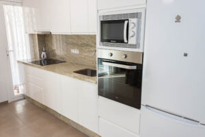 Spacious 3-Bedroom Apartment on Garrucha Calle Mayor with Parking & Terrace - imagen 8