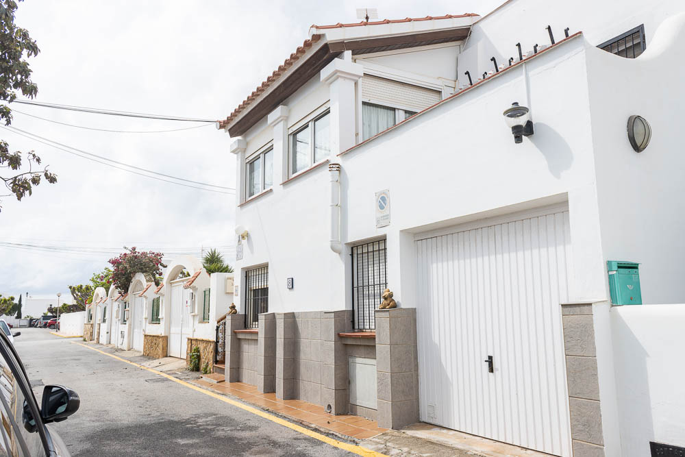 Elegant Townhouse in El Palmeral: 3 Bedrooms, Private Garage, and just 150m from Mojácar Beach.