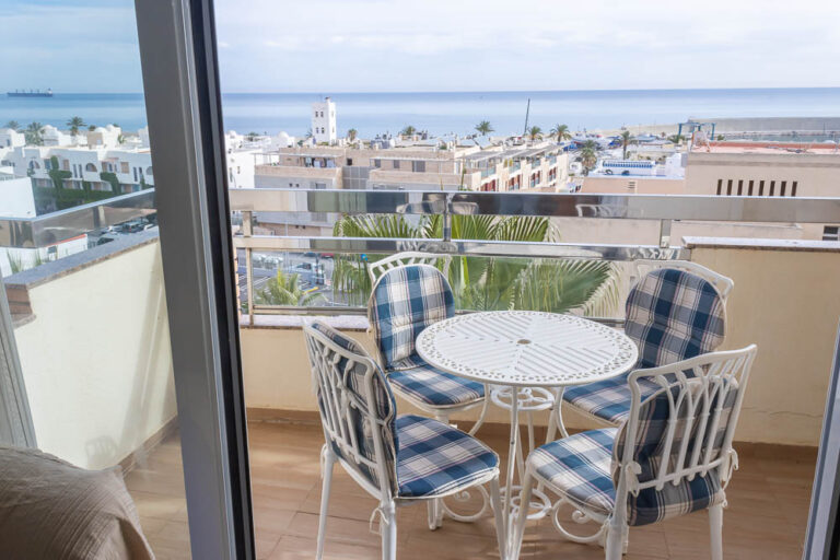 Ático Dúplex de Lujo con Vistas al Mar en Garrucha