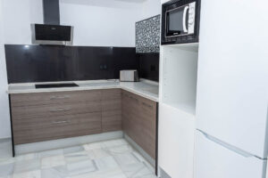 Opportunity on Main Street: Renovated apartment 100m from the beach with terrace and natural light - imagen 11