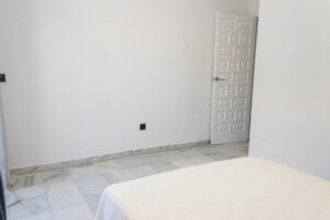 Opportunity on Main Street: Renovated apartment 100m from the beach with terrace and natural light - imagen 15