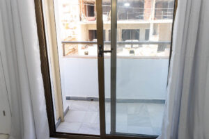 Opportunity on Main Street: Renovated apartment 100m from the beach with terrace and natural light - imagen 16