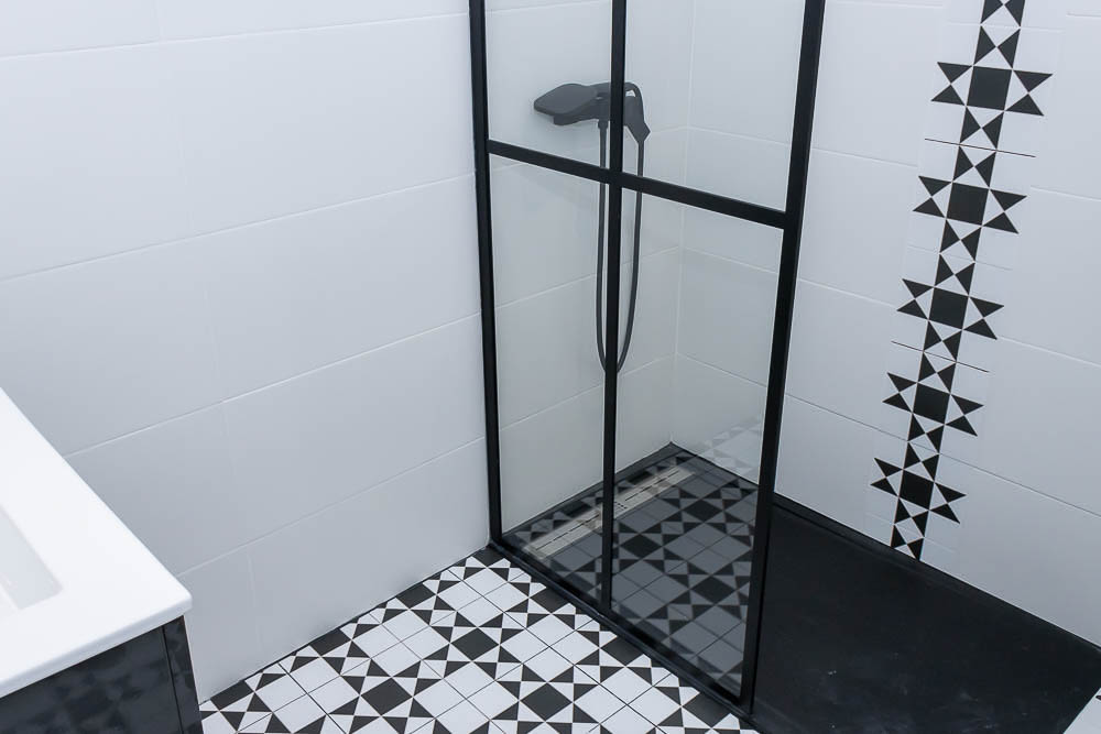 Opportunity on Main Street: Renovated apartment 100m from the beach with terrace and natural light