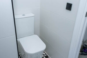 Opportunity on Main Street: Renovated apartment 100m from the beach with terrace and natural light - imagen 19