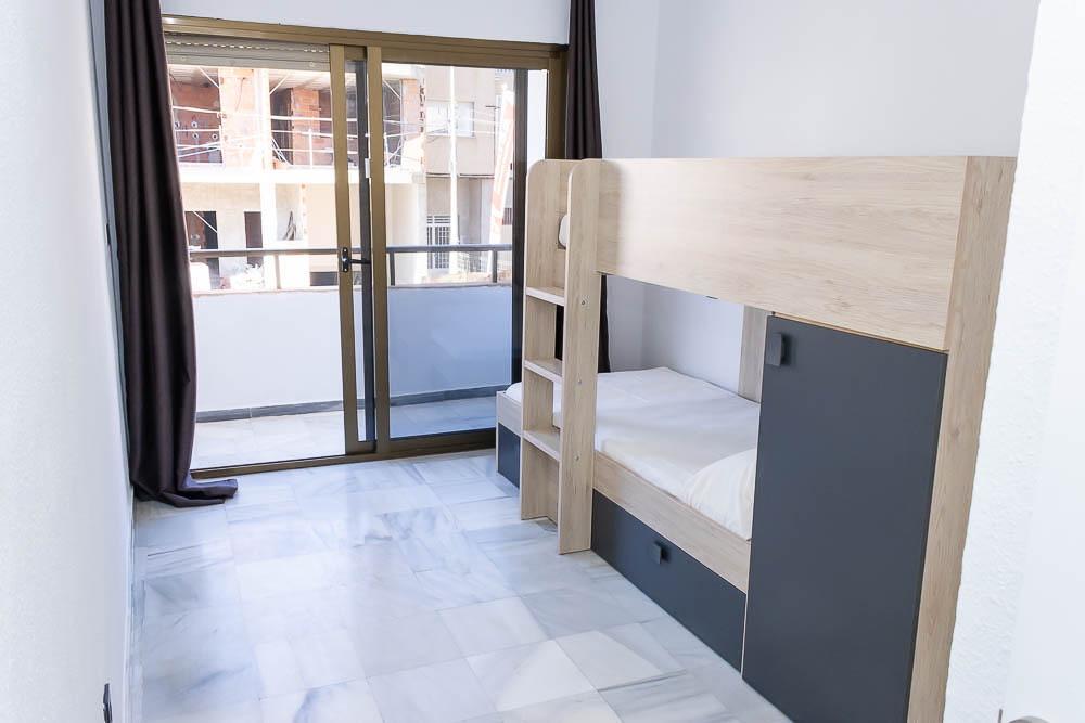 Opportunity on Main Street: Renovated apartment 100m from the beach with terrace and natural light