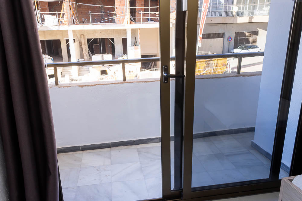 Opportunity on Main Street: Renovated apartment 100m from the beach with terrace and natural light