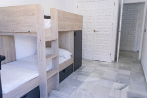 Opportunity on Main Street: Renovated apartment 100m from the beach with terrace and natural light - imagen 22