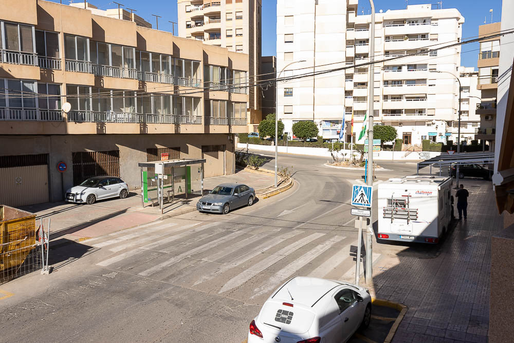 Opportunity on Main Street: Renovated apartment 100m from the beach with terrace and natural light