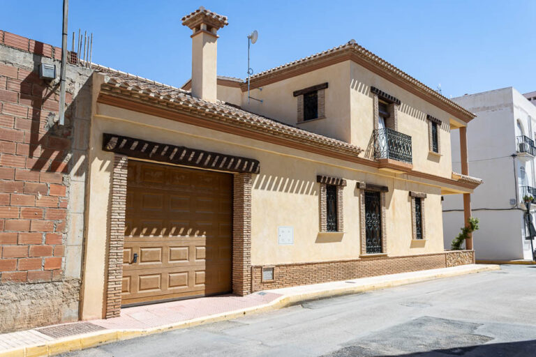 Spectacular Luxury Artisan-Crafted House for Sale in Calle del Geranio, Turre