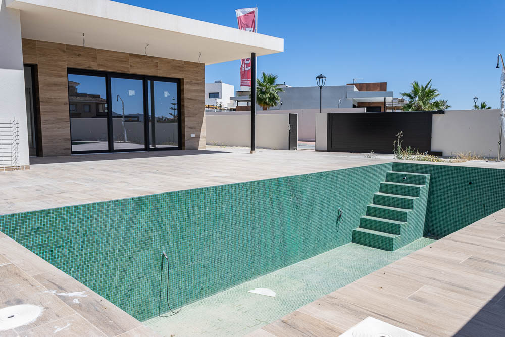 Customizable 3-Bedroom Detached Villa in Huerta Nueva: Create Your Dream Home