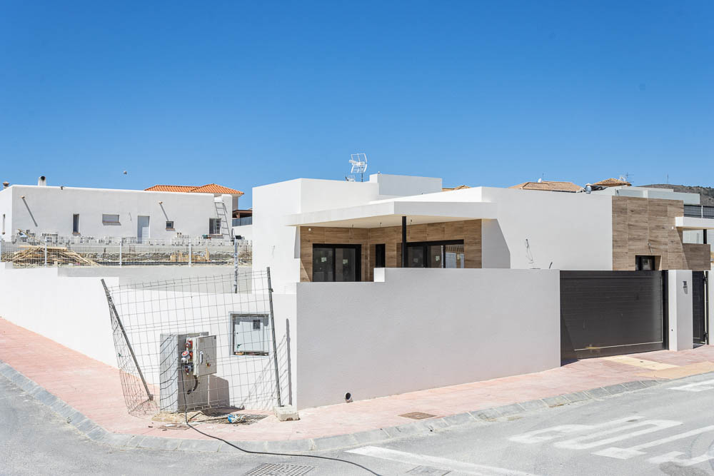 Customizable 3-Bedroom Detached Villa in Huerta Nueva: Create Your Dream Home