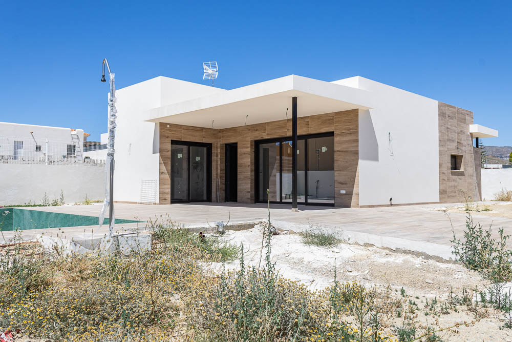 Customizable 3-Bedroom Detached Villa in Huerta Nueva: Create Your Dream Home