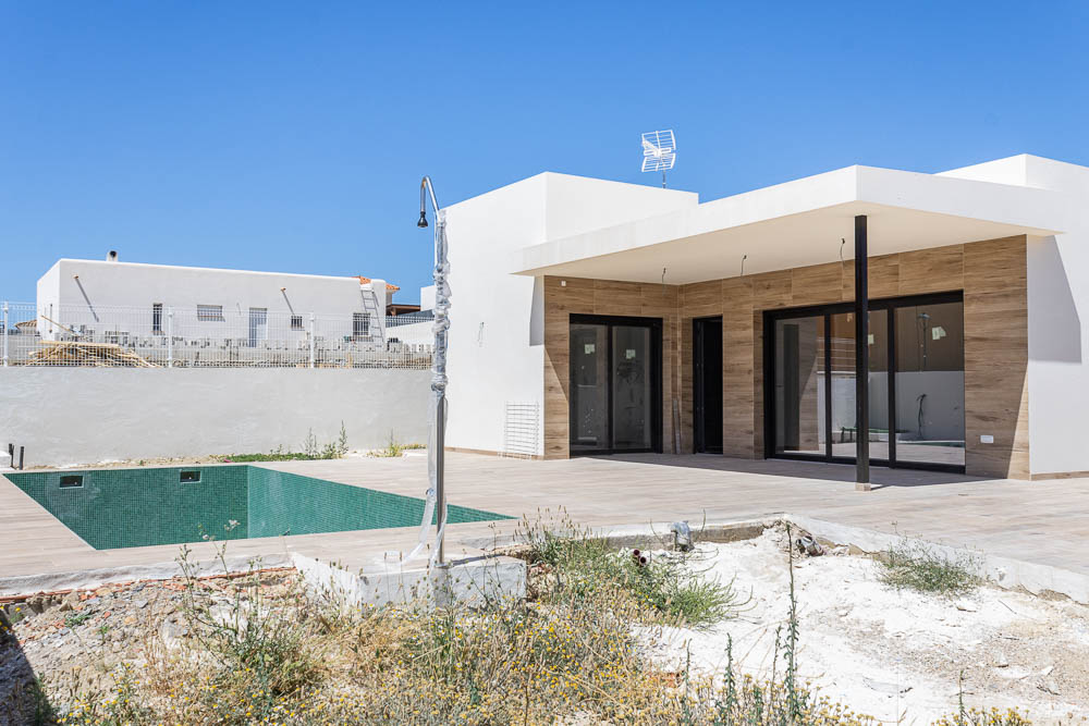 Customizable 3-Bedroom Detached Villa in Huerta Nueva: Create Your Dream Home