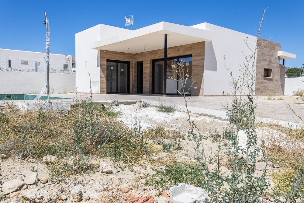 Customizable 3-Bedroom Detached Villa in Huerta Nueva: Create Your Dream Home